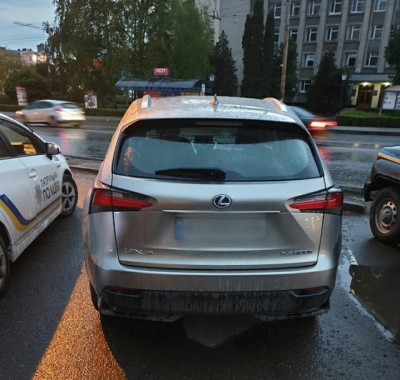 У Чернівцях патрульні виявили Lexus із підробленими номерами