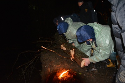 Паводок на Буковині: рятувальники цілу ніч укріплювали дамбу на Черемоші – фото