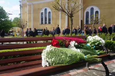 День пам’яті та примирення: чернівчани поклали квіти до пам’ятника Буковинському куреню