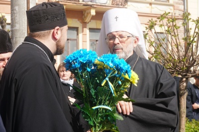 День пам’яті та примирення: чернівчани поклали квіти до пам’ятника Буковинському куреню