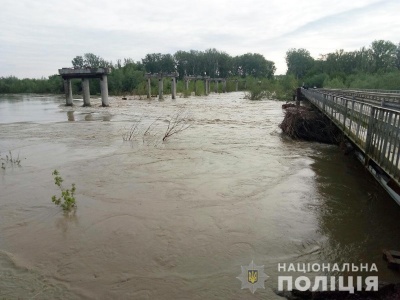 Міст у Маршинцях знову перекрили через загрозу підтоплення