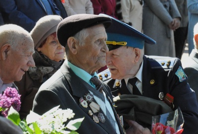 У Чернівцях сотні жителів вшанували пам"ять жертв Другої світової війни – фото