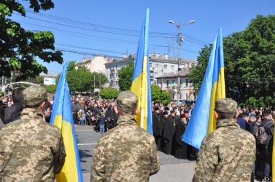 У Чернівцях сотні жителів вшанували пам"ять жертв Другої світової війни – фото