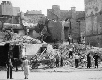 Танк на Центральній площі і зруйновані будинки: як виглядали Чернівці у роки Другої світової війни
