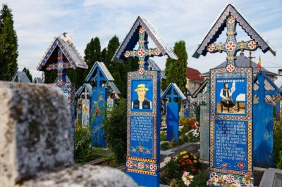 Чернівчан запрошують на екскурсію на єдиний у світі веселий цвинтар – фото