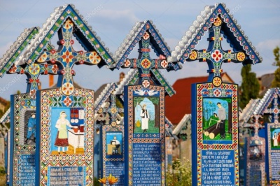 Чернівчан запрошують на екскурсію на єдиний у світі веселий цвинтар – фото