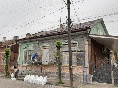 У Чернівцях жителя оштафували за ремонт будинку в центрі міста