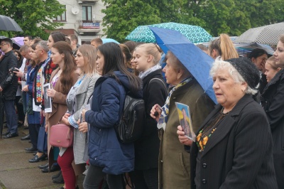 У Чернівцях на день вишиванки провели флешмоб, присвячений репресованим українцям