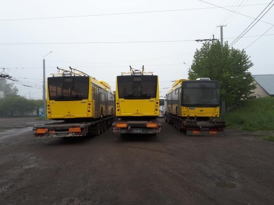 До Чернівців прибули три нові тролейбуси на автономному ходу – фото