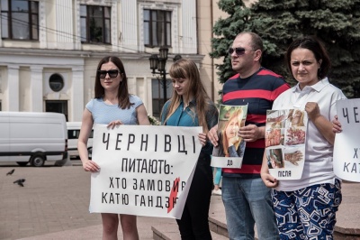 У Чернівцях активісти приєдналися до Всеукраїнської акції "Україна питає: хто замовив Катю Гандзюк?"