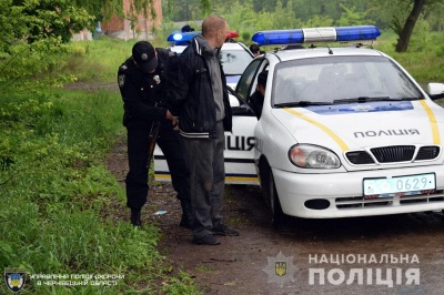 У Чернівцях затримали чоловіка,  який проник до готельного комплексу