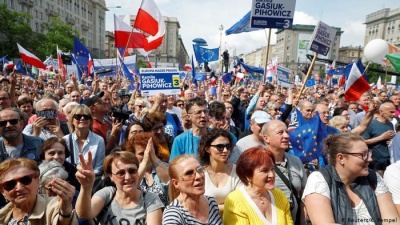 Тисячі поляків вийшли на демонстрацію проти євроскептиків