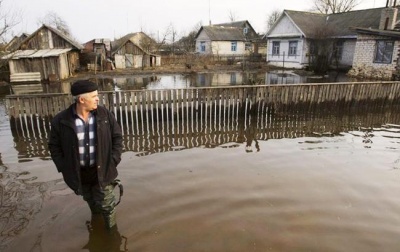 Паводок на Буковині: сильна злива підтопила городи у двох селах