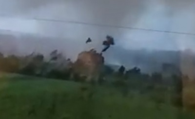 Смерч зірвав дах будинку на Буковині, очевидці зняли відео