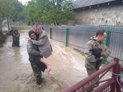 «Людям потрібна допомога»: нардеп повідомив про загрозу підтоплення сіл Буковини