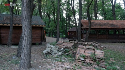 У Чернівецькій міськраді хочуть назавжди позбутися генделика «Халабуда» у парку «Жовтневий»