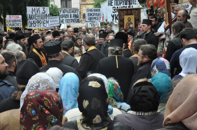 Молитовне стояння під Чернівецькою ОДА: на захід прийшли понад 1000 вірян - фото