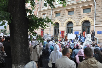 Молитовне стояння під Чернівецькою ОДА: на захід прийшли понад 1000 вірян - фото