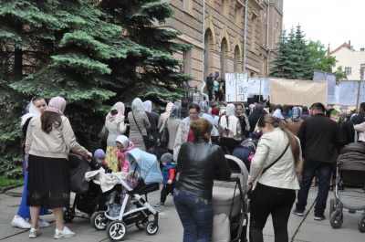 Молитовне стояння під Чернівецькою ОДА: на захід прийшли понад 1000 вірян - фото