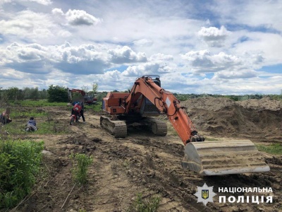 На Буковині затримали двох осіб, які незаконно видобували гравій на річці Прут