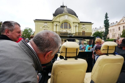 40-річні BMW та армійський Willys: як пройшов у Чернівцях перший фестиваль ретро-автомобілів – фото