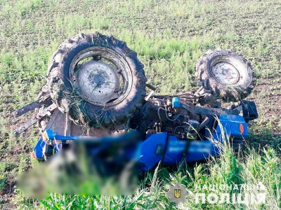 На Буковині загинув чоловік через перекидання трактора