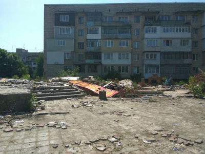 У Чернівцях на Комарова почали прибирати територію, де з’явиться громадський простір