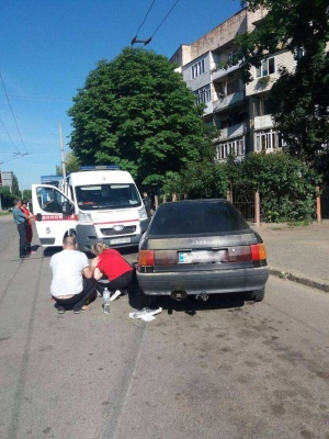 У Чернівцях водію стало зле за кермом автомобіля, чоловік помер до приїзду медиків