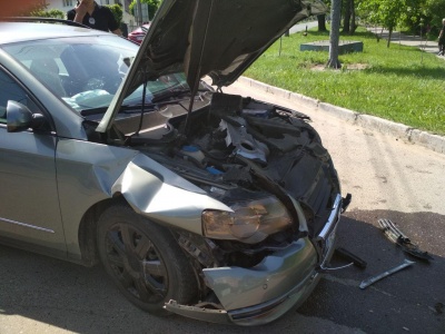 У Чернівцях зіткнулися два автомобілі Volkswagen - фото