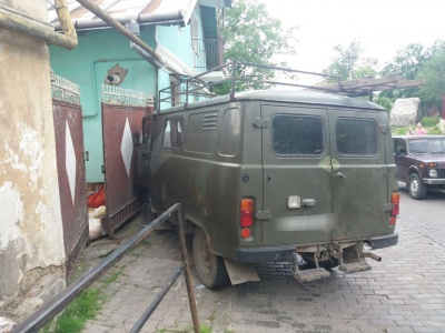 У Чернівцях на одній з вулиць тимчасово обмежено рух транспорту через ДТП