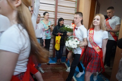 У школах Чернівців сьогодні пролунав останній дзвоник – фото