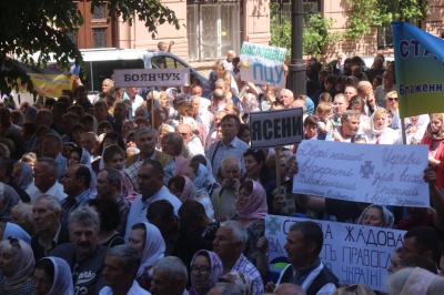 У Чернівцях тисячі вірян засвідчили підтримку церквам, які переходять до ПЦУ – фото