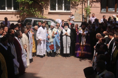 У Чернівцях тисячі вірян засвідчили підтримку церквам, які переходять до ПЦУ – фото