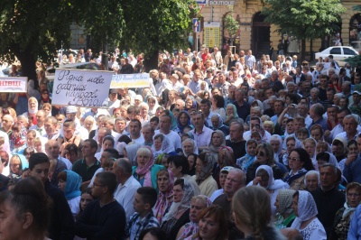 У Чернівцях тисячі вірян засвідчили підтримку церквам, які переходять до ПЦУ – фото