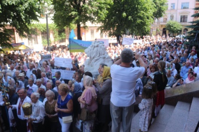 У Чернівцях тисячі вірян засвідчили підтримку церквам, які переходять до ПЦУ – фото