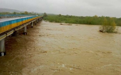 Штормове попередження. Синоптики очікують значний підйом води у річках на Буковині