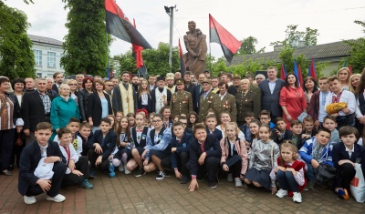 Польща та Ізраїль висловили протест через відкриття пам’ятника Шухевичу в Івано-Франківську