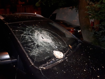 У Чернівцях невідомі побили вікна автівок активіста партії Порошенка
