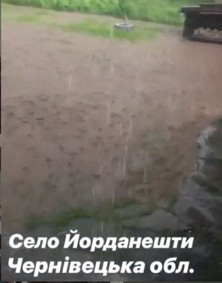 Злива на Буковині: декілька вулиць міста та області підтоплені