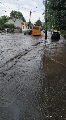 Злива в Чернівцях: через негоду знову затопило вулиці - фото