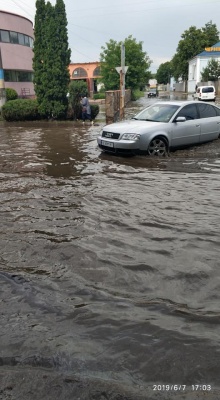 Злива в Чернівцях: через негоду знову затопило вулиці - фото