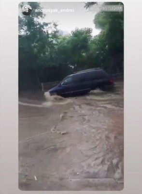 Злива в Чернівцях: через негоду знову затопило вулиці - фото