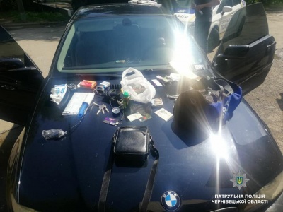 У Чернівцях патрульні зупинили водія BMW, який був під дією наркотиків