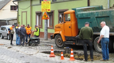 У Чернівцях через ремонт вулиці Руської встановили нові дорожні знаки