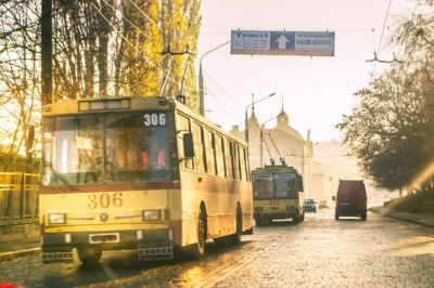 Тролейбусний секонд-хенд у Чернівцях: хто стоїть за оборудкою із завищеними цінами