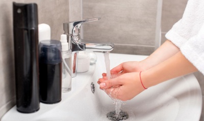 Як правильно мити руки: інструкція від медсестри