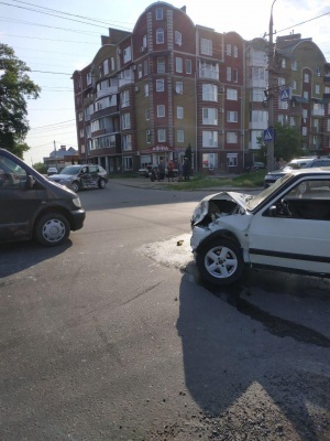 ДТП на вулиці Руській: двох осіб забрала «швидка» – фото
