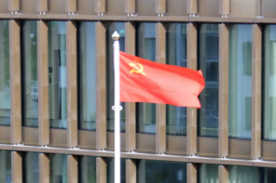Над будівлею муніципалітету у Швеції вивісили прапор СРСР