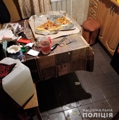 У Чернівцях чоловік вдарив співмешканку ножем та втік