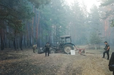 Біля Станиці Луганської горить замінований ліс: підірвався тракторист